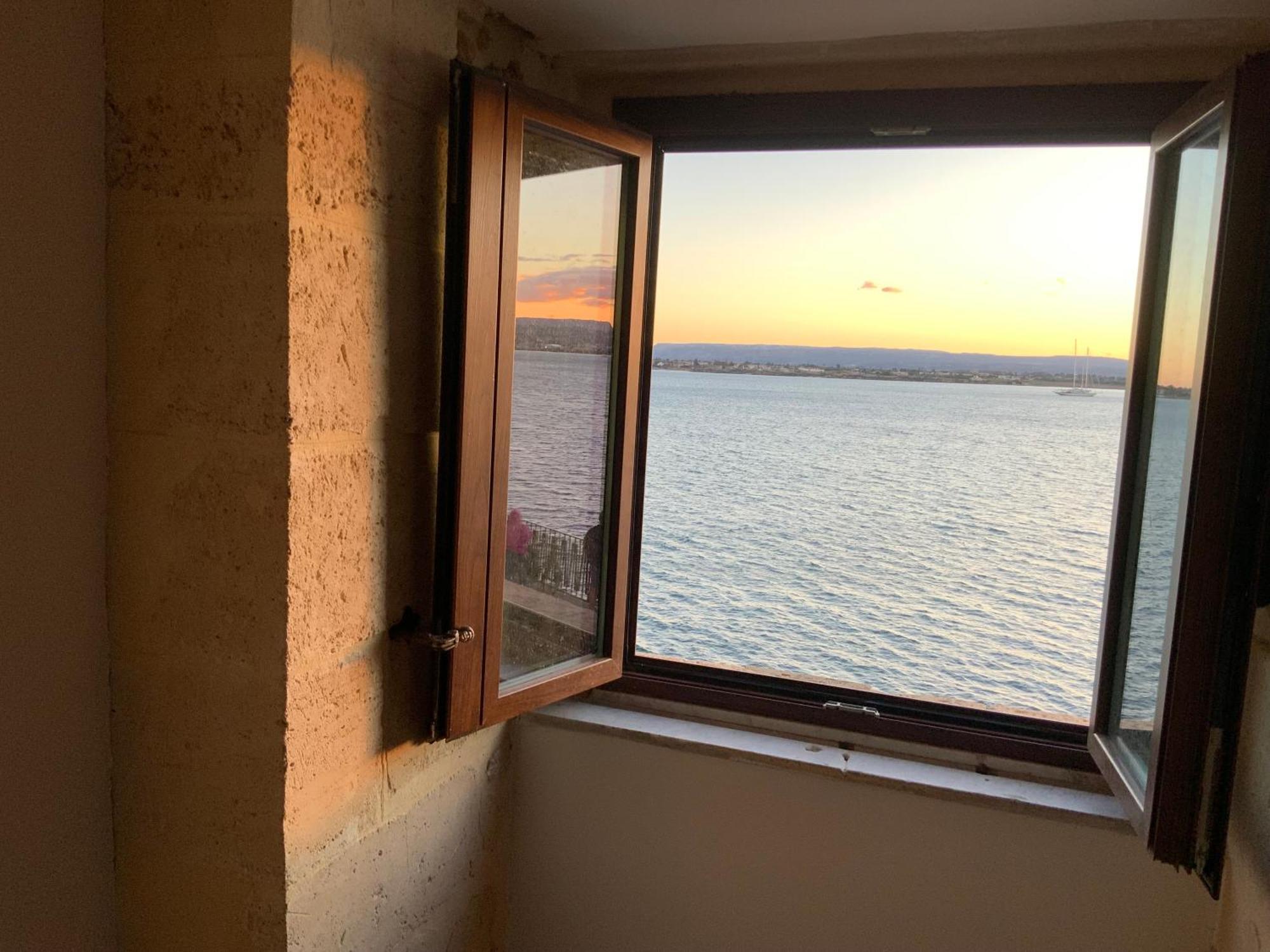 シラクーサL'Alba E Il Tramonto Vista Mareアパートメント エクステリア 写真